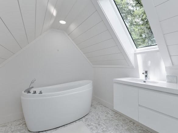 49 Kiwi Ln Unit 14, Sapphire, NC 28774 - bathroom with a freestanding bath, vanity, and vaulted ceiling