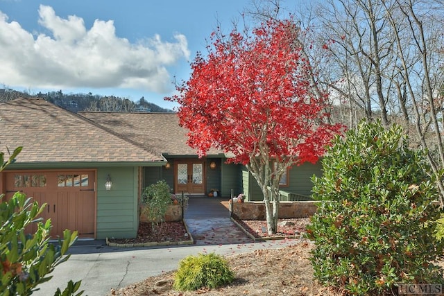 view of front facade featuring a garage