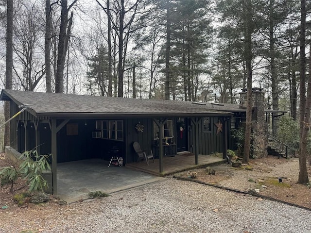 view of front of house featuring a carport