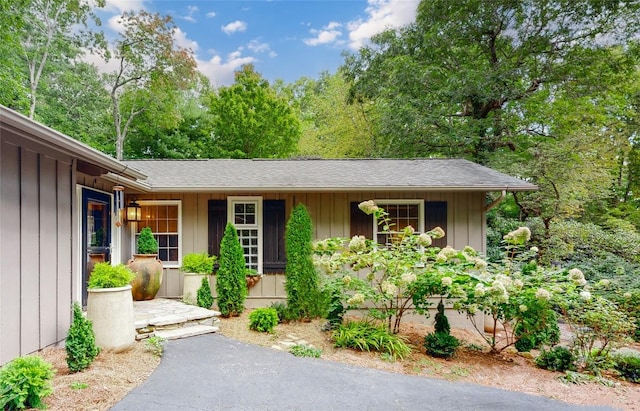 view of front of property