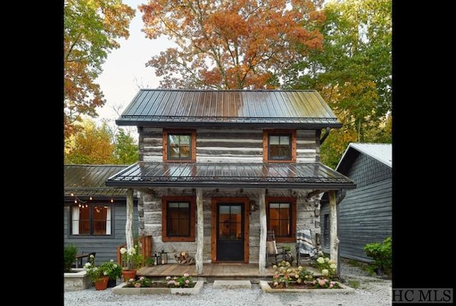 view of front facade with covered porch