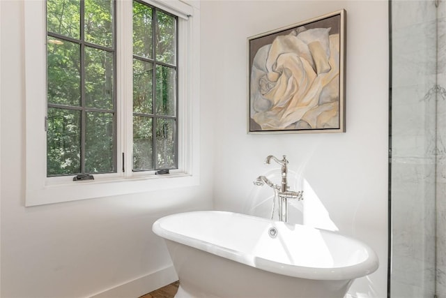 510 Boiling Springs Rd, Sapphire, NC 28774 - full bath with a soaking tub and baseboards