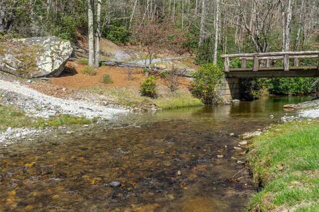 424 Receptive Dr, Glenville, NC 28736