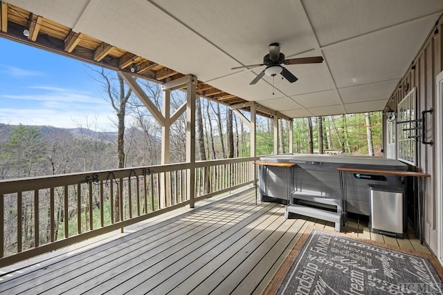 unfurnished sunroom with a wealth of natural light and ceiling fan