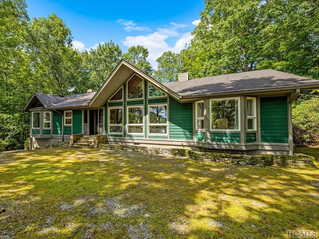 back of house featuring a lawn