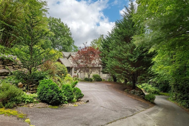 614 Fairway Dr, Lake Toxaway, NC 28747 - view of front of home featuring driveway