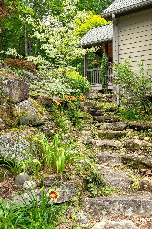 614 Fairway Dr, Lake Toxaway, NC 28747 - view of yard