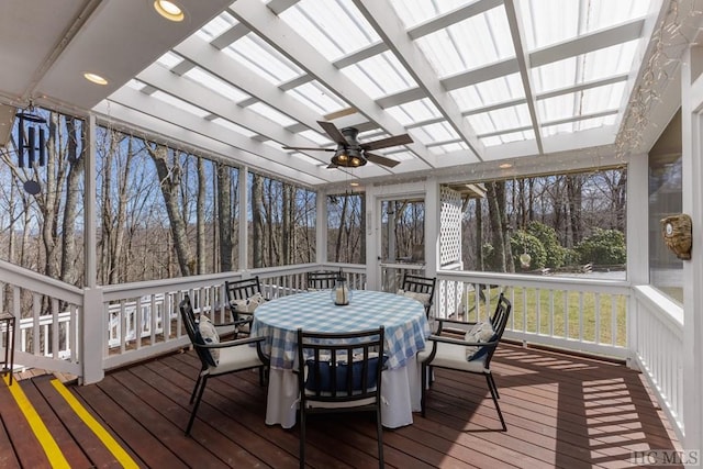 sunroom featuring ceiling fan