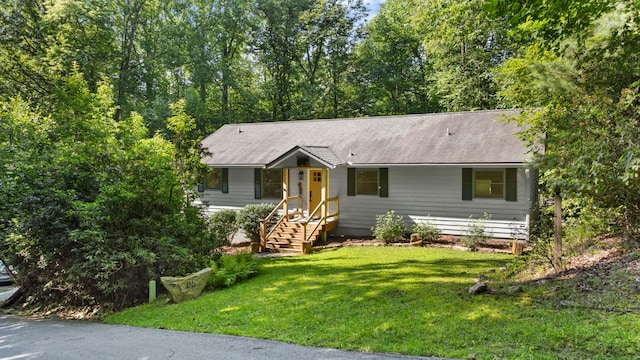 86 Beech Ct, Sapphire, NC 28774 - ranch-style house with a front lawn