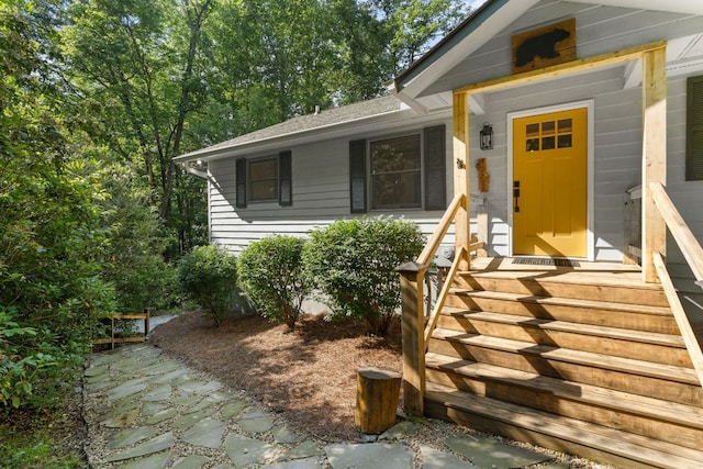 86 Beech Ct, Sapphire, NC 28774 - entrance to property with a shingled roof