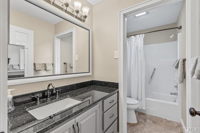 full bathroom with shower / tub combo with curtain, vanity, and toilet