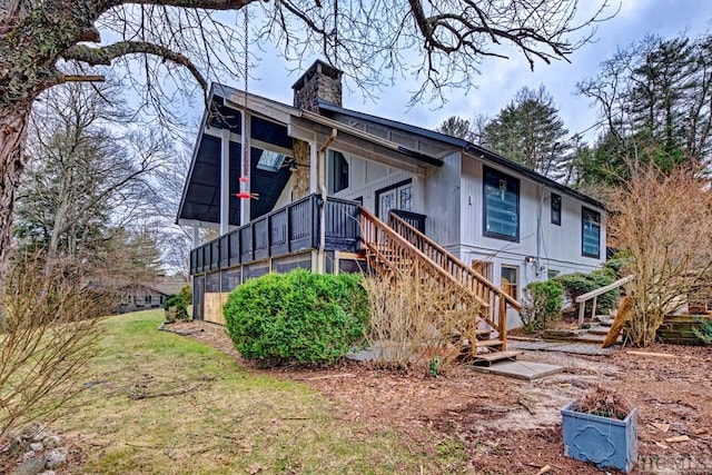 view of front of house with a front yard