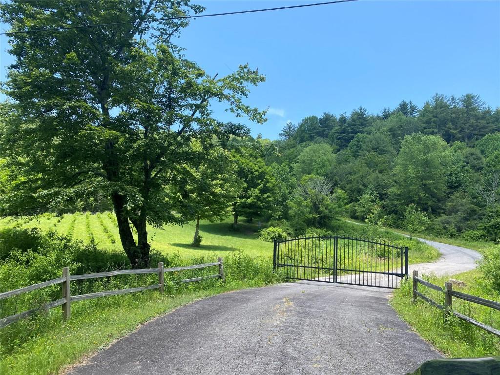 41 Wolf Knob Rd, Cullowhee, NC 28723