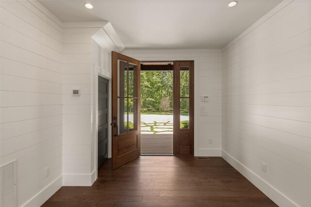 237 Glassy Rock Ln, Glenville, NC 28736 - foyer entrance featuring dark wood-style flooring and recessed lighting