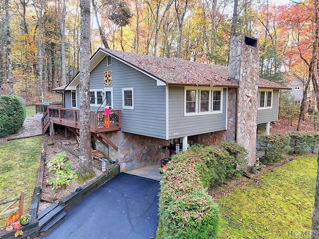 view of front of home featuring a wooden deck