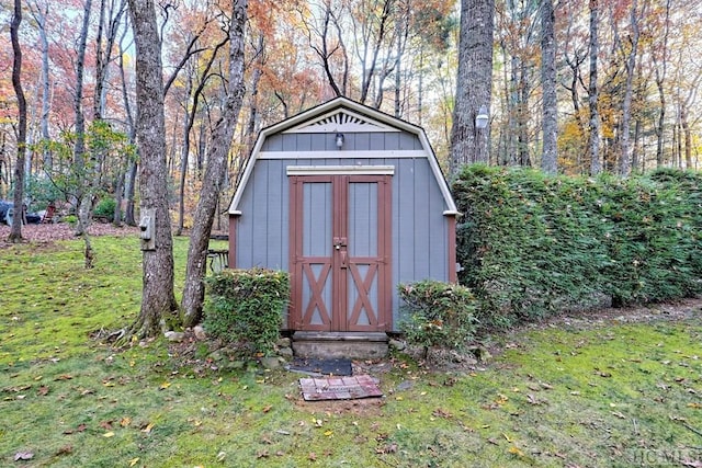 view of outdoor structure with a lawn