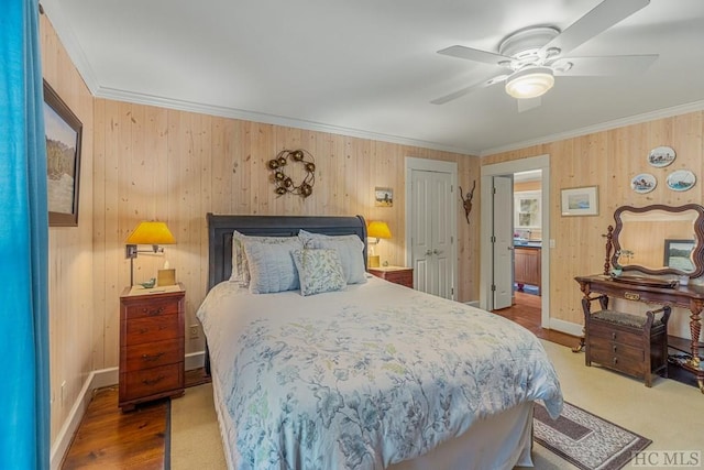 bedroom with ornamental molding, a closet, a ceiling fan, and baseboards