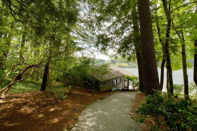1747 Cold Mountain Rd, Lake Toxaway, NC 28747 - view of front facade featuring gravel driveway