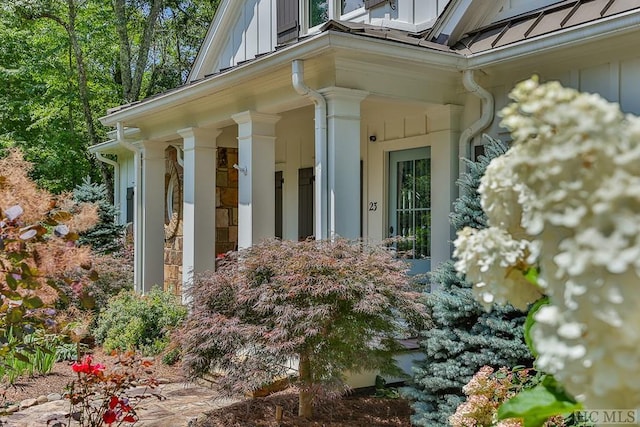 23 Drystack Way, Cashiers, NC 28717 - entrance to property with board and batten siding, covered porch, and stone siding