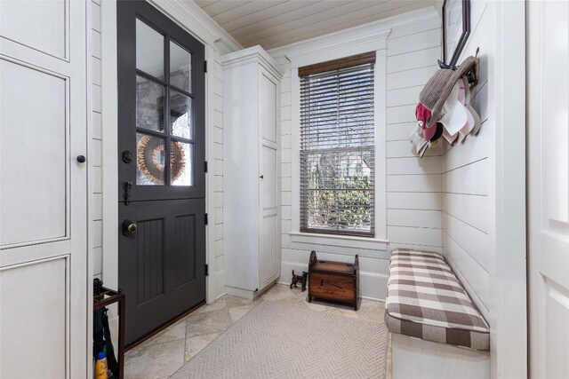 foyer with crown molding