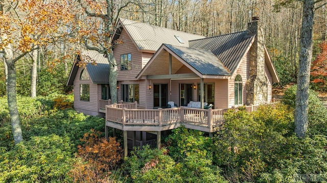 view of front of property featuring a deck