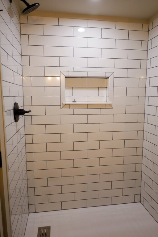 94 Breezy Knob Rd, Franklin, NC 28734 - full bathroom with tiled shower