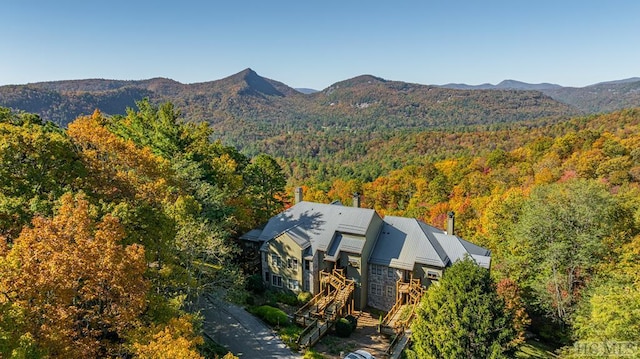 bird's eye view with a mountain view