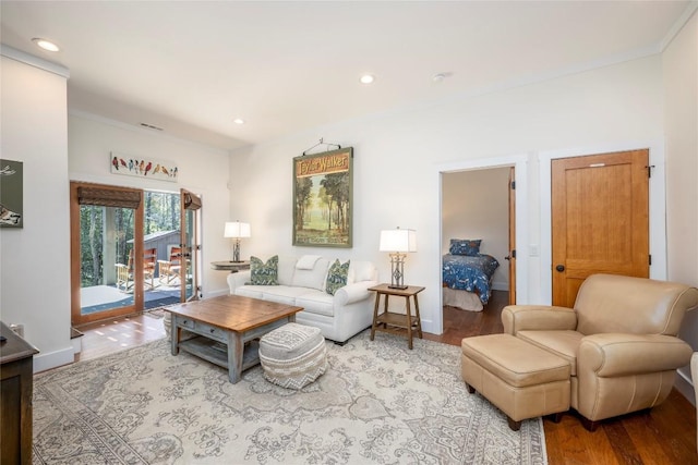 living room with baseboards, recessed lighting, and wood finished floors