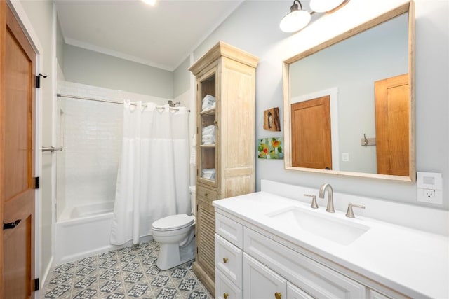 full bath featuring toilet, shower / bath combo with shower curtain, and vanity