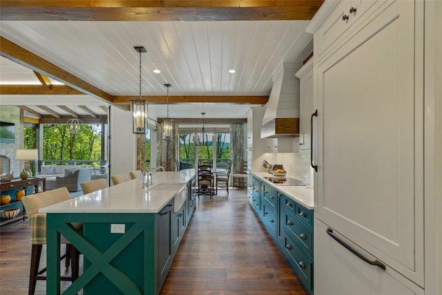 kitchen featuring blue cabinetry, a breakfast bar, plenty of natural light, and open floor plan