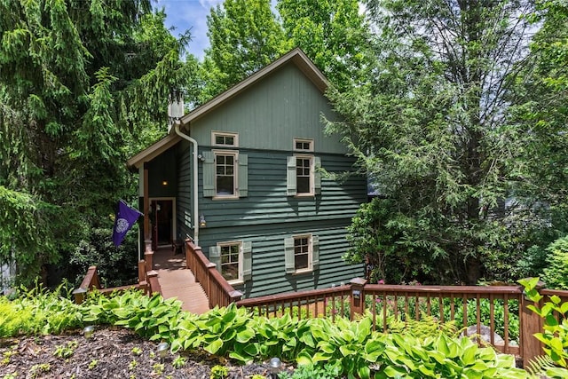 8 Par Path, Cashiers, NC 28717 - back of property with a wooden deck