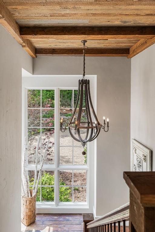 547 Burl Ln, Cashiers, NC 28717 - detailed view of a chandelier
