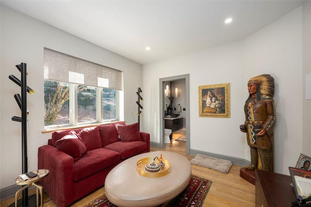 living area featuring recessed lighting, baseboards, and light wood finished floors