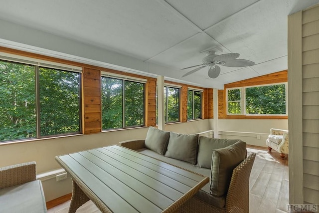 sunroom with ceiling fan