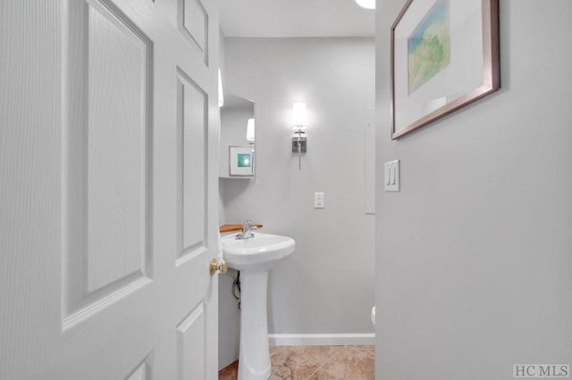 bathroom featuring sink