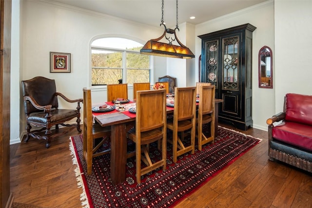 dining area featuring crown molding, hardwood / wood-style flooring, baseboards, and recessed lighting