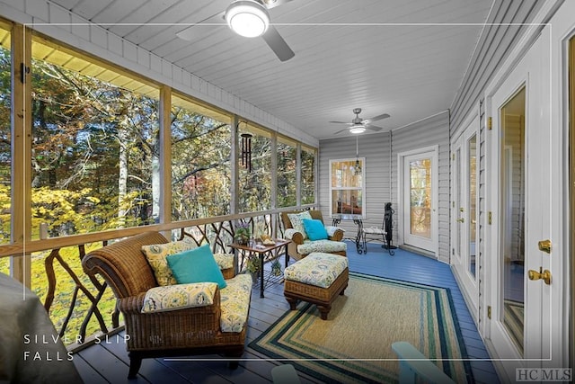 sunroom with ceiling fan