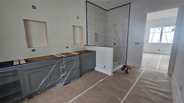 99 Sori Ln, Sapphire, NC 28774 - full bathroom featuring tiled shower and vanity