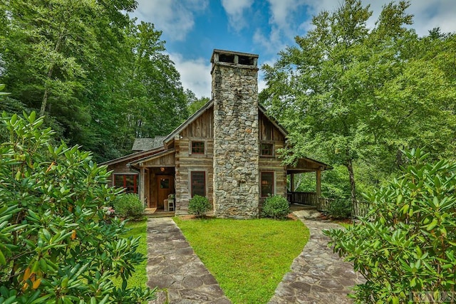 view of front of house with a front lawn