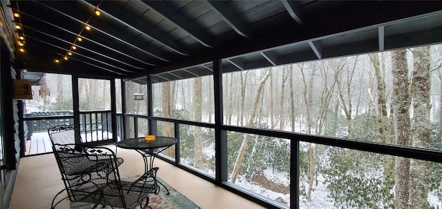 sunroom with vaulted ceiling