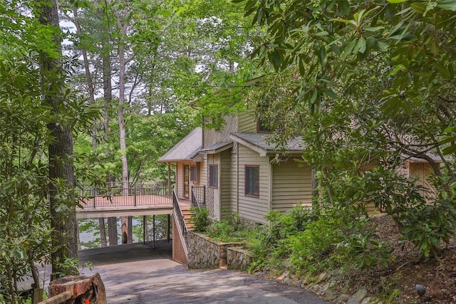 181 Hiwassee Rd, Lake Toxaway, NC 28747 - view of side of home featuring a shingled roof and driveway