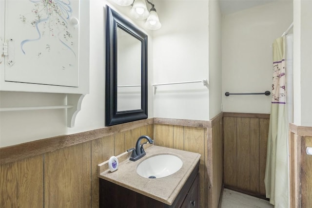 181 Hiwassee Rd, Lake Toxaway, NC 28747 - full bath featuring a wainscoted wall and vanity
