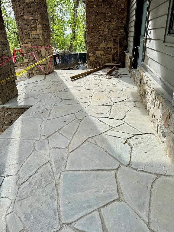 2385 Magnolia Dr, Highlands, NC 28741 - view of patio / terrace