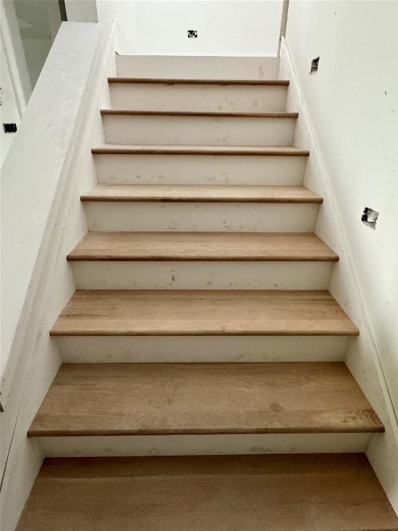 2385 Magnolia Dr, Highlands, NC 28741 - view of stairs
