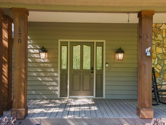 entrance to property featuring a porch