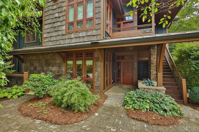 property entrance with a balcony