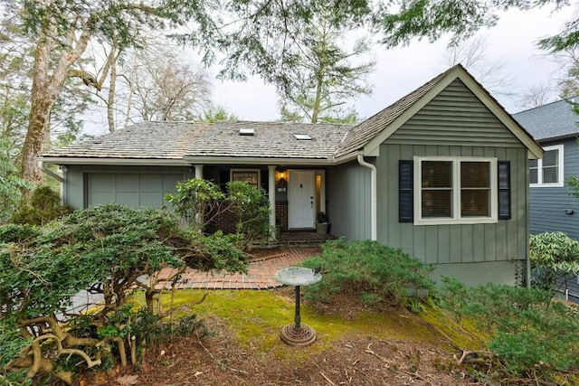 single story home featuring an attached garage