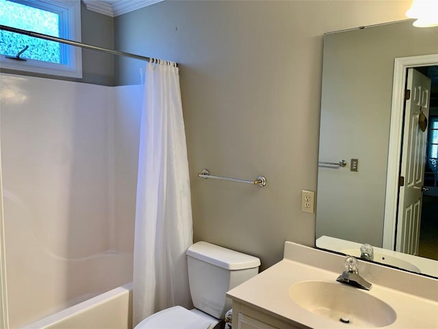 full bath featuring vanity, toilet, and shower / bath combo with shower curtain