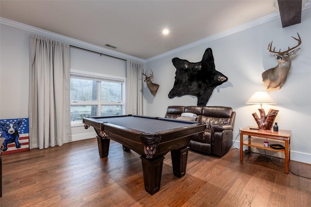 playroom with visible vents, crown molding, baseboards, and wood finished floors