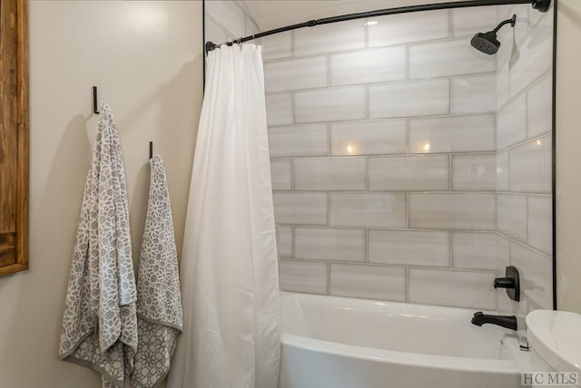 bathroom with shower / bath combo